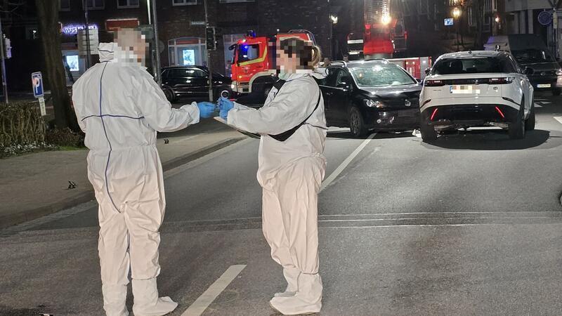 Clan-Streit: Verteidiger bezeichnen Zeugen im Mordprozess als Lügner Erkennungsdienst bei der Spurensuche am 22. März 2024 am Salztor in Stade.