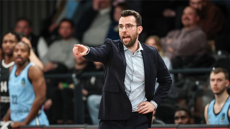 Hamburger Basketballer unterliegen auch Braunschweig Erlebte erneut eine Niederlage: Hamburgs Trainer Benka Barloschky.