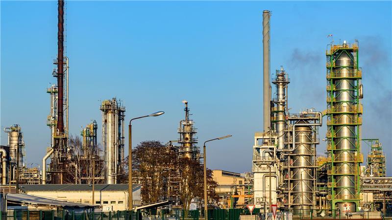 Erleichterung bei der Ölraffinerie PCK im Nordosten Brandenburgs: Die deutschen Rosneft-Töchter sind dauerhaft von den US-Ölsanktionen ausgenommen. (Archivbild)