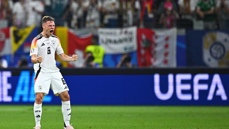 Die deutsche Fußball-Nationalmannschaft in der Einzelkritik Erleichterung in Frankfurt: Joshua Kimmich freute sich lautstark über den späten Ausgleich.