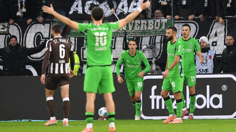 St. Pauli geht im eigenen Stadion gegen Gladbach unter Erleichterung nach VAR-Entscheid: Mönchengladbacher jubeln nach dem 1:0 über die erste Führung der Saison.