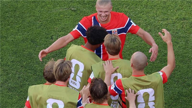 Das war die WM-Nacht: Superstars Messi und Haaland zaubern Erling Haaland feiert sein zweites Tor.
