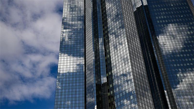 Ermittler durchsuchen Deutsche Bank in Frankfurt. (Archivbild)