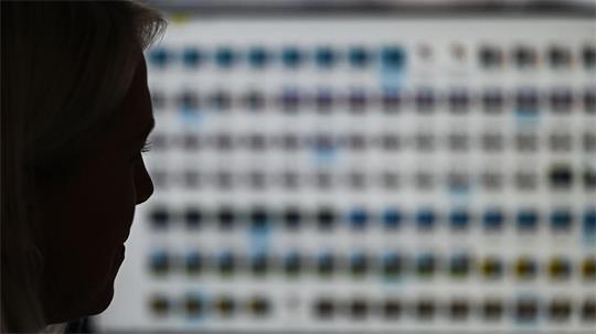 Ermittler finden Millionen Dateien mit kinder- und jugendpornografischen Inhalten bei einem Thüringer Richter, der in Niedersachsen lebt. Ein Brief der Staatsanwaltschaft dazu kommt allerdings beim Justizministerium in Thüringen nicht an. (Symbolbild)