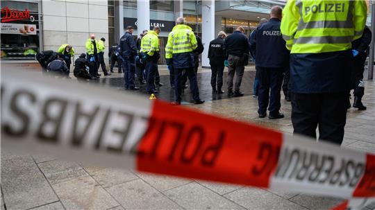 Ermittler geben nach der Amokfahrt weitere Details zu den Verletzten und dem Täter bekannt.