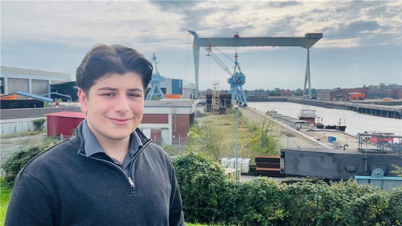 Forderung: Nach Kauf der Sietas-Werft muss die Este ausgebaggert werden Ermiya Ciger (SPD) setzte sich für den Erhalt der Kräne ein, den Schwerlastportalkran Jucho konnte er retten.