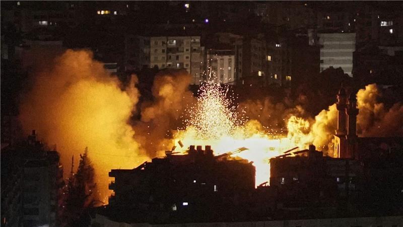 Israel mobilisiert Clans im Kampf gegen Hamas Erneut griff Israels Luftwaffe Ziele im Libanon an.