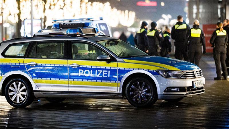 Erneut kam es auch in Niedersachsen und Bremen zu Übergriffen auf Polizisten und andere Einsatzkräfte.