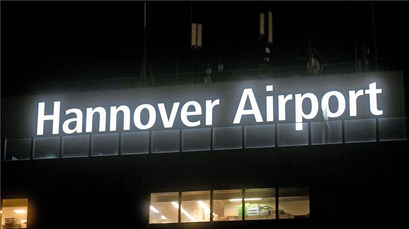 Erneut musste der Luftraum über dem Flughafen Hannover nach der Sichtung von Drohnen vorübergehend gesperrt werden. (Archivbild)