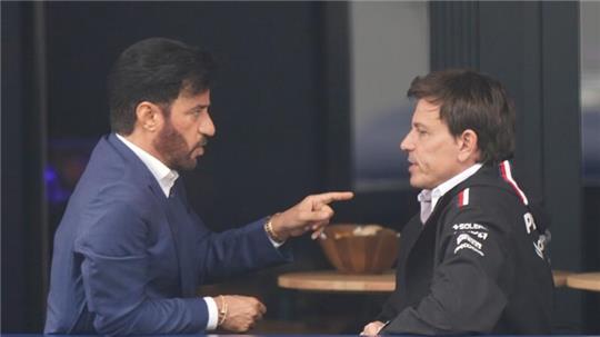 Ernste Blicke: Fia-Boss Mohammed ben Sulayem (l) Mercedes-Motorsportchef bei Toto Wolff.Fotograf