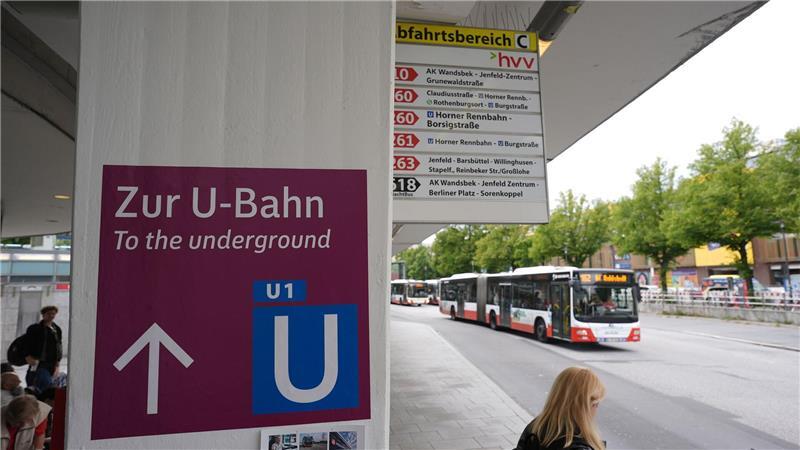 Ersatzbusse verkehren im gesperrten Bereich von den U-Bahn-Haltestellen aus. (Archivbild)