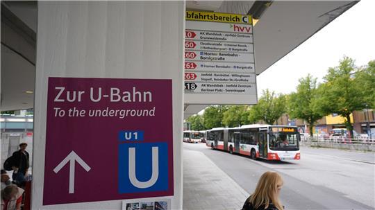 Ersatzbusse verkehren im gesperrten Bereich von den U-Bahn-Haltestellen aus. (Archivbild)