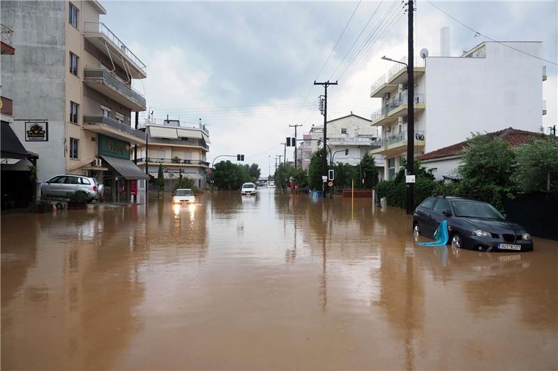 Griechische Stadt Volos nach Unwetter erneut unter Wasser Erst Anfang September stand die griechische Hafenstadt Volos unter Wasser, wie dieses Bild zeigt. Nun gibt es erneut Überschwemmungen.