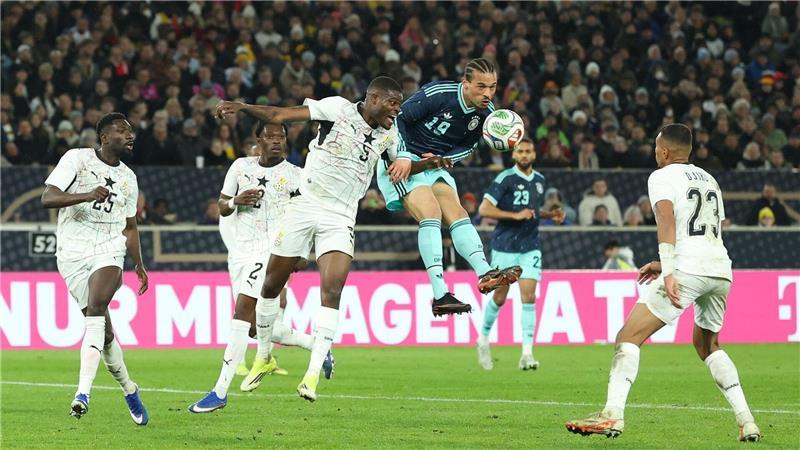 Erst ausgepfiffen, dann Vorlagengeber mit dem Kopf beim Siegtor: Leroy Sané.