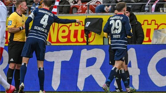 Erst die Gelb-Rote Karte, dann die umstrittene Gesten: Das DFB-Sportgericht urteilte mild gegen HSV-Profi Sahiti (r.)