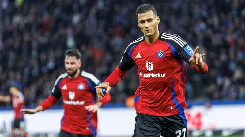 Ein Lächeln im Krankenwagen: HSV als Mentalitätssieger Erst getroffen, dann verletzt. Davie Selke bei seinem Torjubel in Berlin.