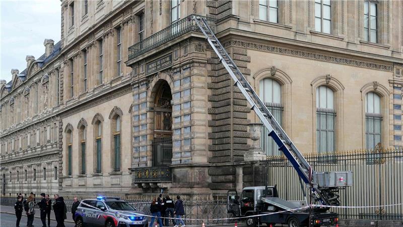 Erst lieferte der Louvre-Raub Stoff für ein Enthüllungsbuch, jetzt wird der Einbruch auch verfilmt.(Archivbild)