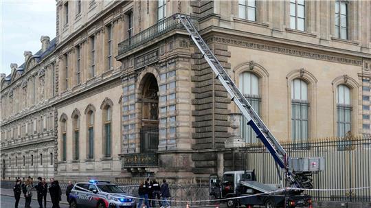 Erst lieferte der Louvre-Raub Stoff für ein Enthüllungsbuch, jetzt wird der Einbruch auch verfilmt.(Archivbild)