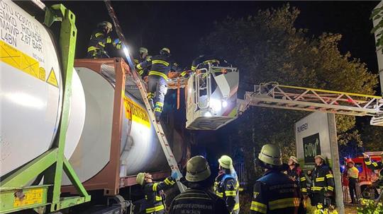 Erst nachdem der Strom abgestellt war, konnte die Feuerwehr mit der Rettung beginnen.