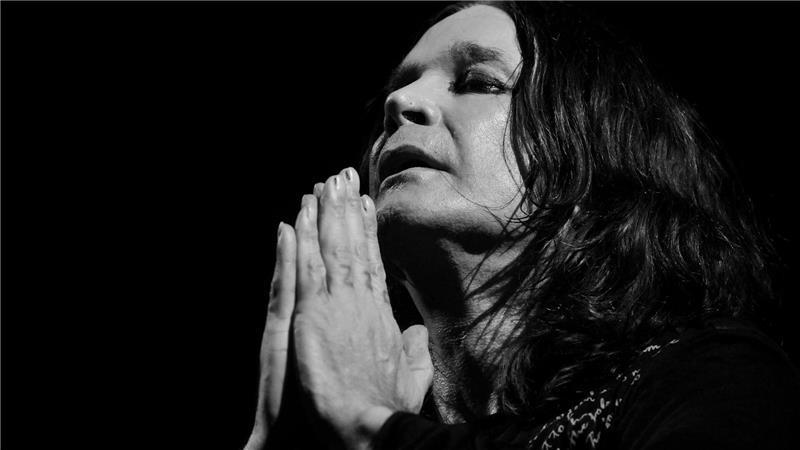 „Prince Of Darkness“: Ozzy Osbourne ist tot Erst vor wenigen Wochen stand er mit Black Sabbath ein letztes Mal auf der Bühne. Nun ist Ozzy Osbourne gestorben. (Foto von 2010)