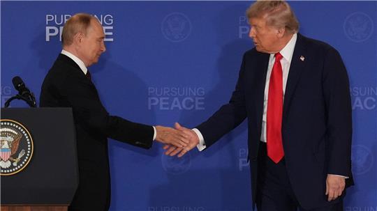 Trump: Treffe Putin erst, wenn Deal sicher ist Erst wenn er sich eines Deals sicher sein kann, möchte Trump nach eigenen Angaben Putin erneut treffen. (Archivbild)