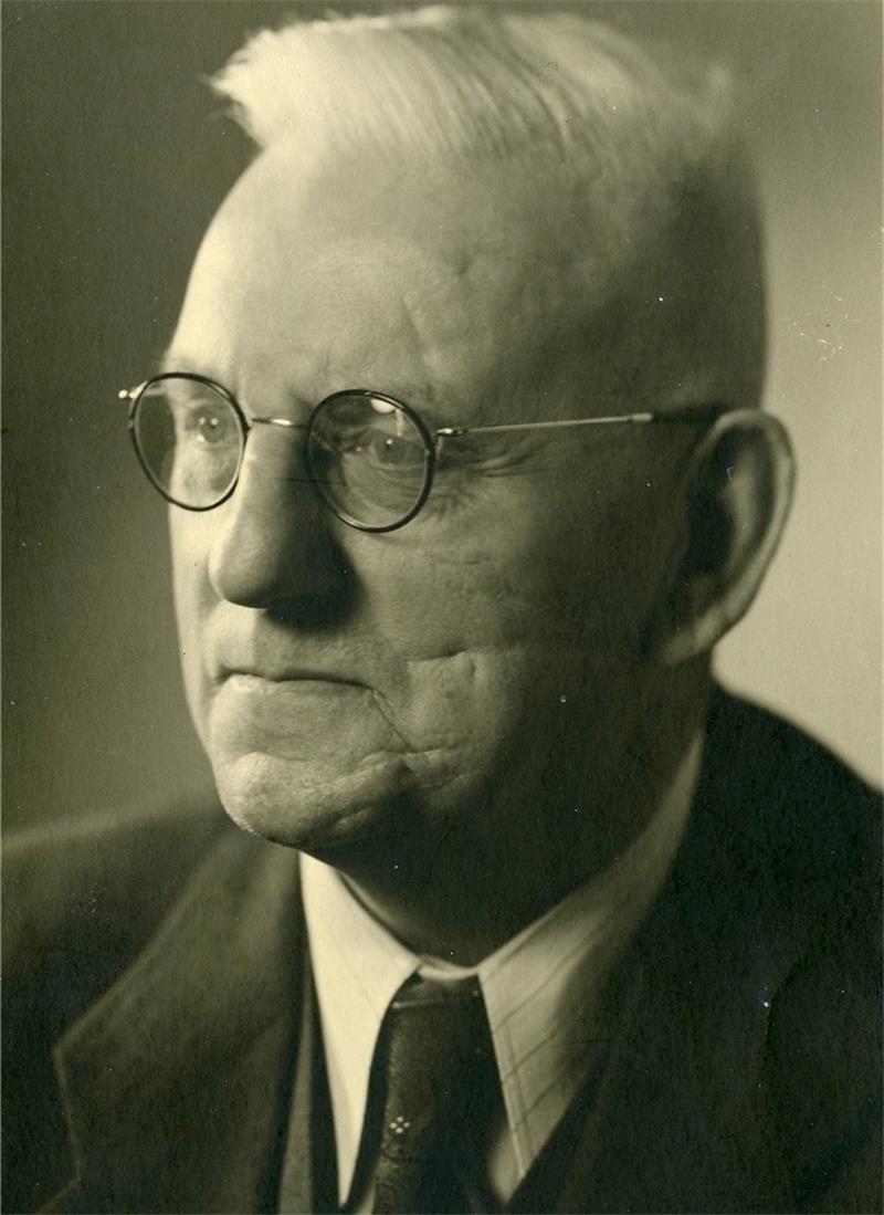 Erste Generation: Dr. Wilhelm Hancken.