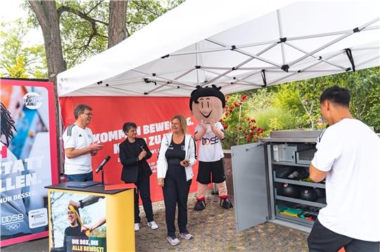 Erste Sportbox eröffnet. Die Verwendung dieses Bildes für redaktionelle Zwecke ist unter Beachtung aller mitgeteilten Nutzungsbedingungen zulässig und dann auch honorarfrei. Veröffentlichung ausschließlich mit Bildrechte-Hinweis. Foto: (Cop