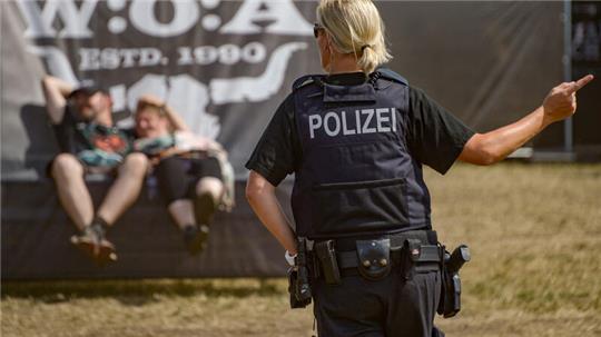 Erste kleinere Polizeieinsätze musste die Polizei zum Anreisebeginn in Wacken abarbeiten (Archiv).