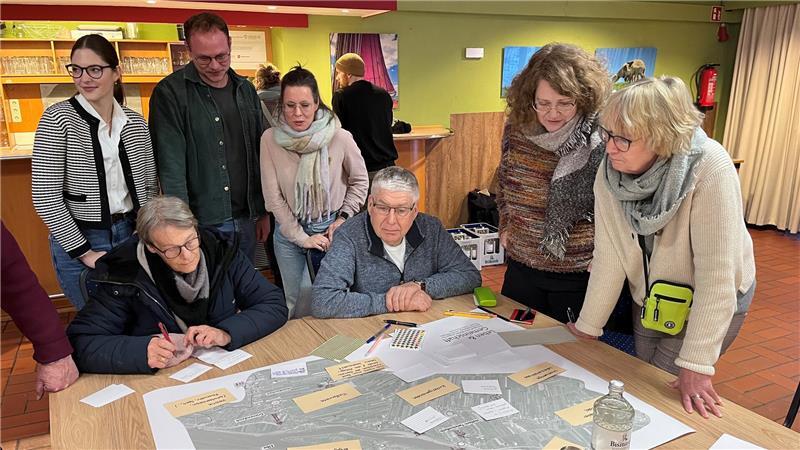 Dorfregion „An der Lühe“ setzt auf Bürgerbeteiligung Erster Workshop "An der Lühe" zur Dorfentwicklung im DGH Steinkirchen