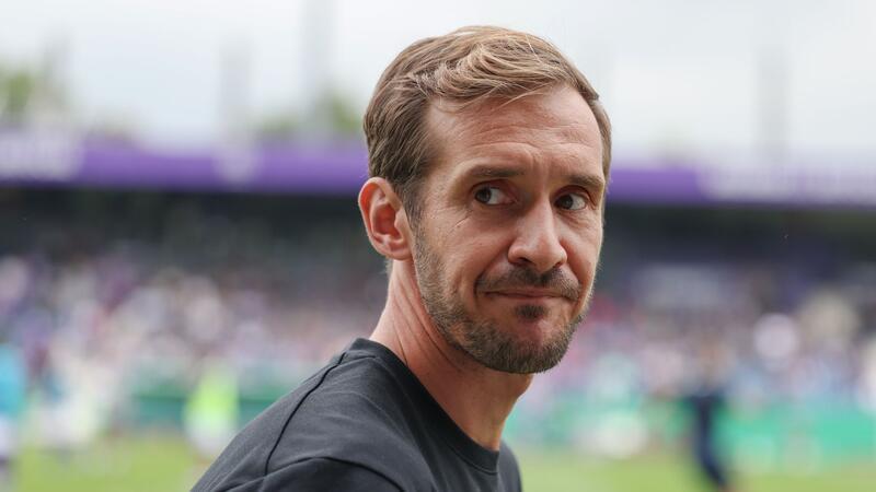 Erstes Pflichtspiel, erster Sieg: Für Freiburgs Trainer Julian Schuster lief der Pokal-Samstag gut.