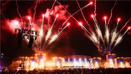 Erstmals fand die ZDF-Silvestershow nicht am Brandenburger Tor, sondern in der Hamburger Hafencity statt.
