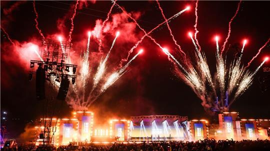Erstmals fand die ZDF-Silvestershow nicht am Brandenburger Tor, sondern in der Hamburger Hafencity statt.