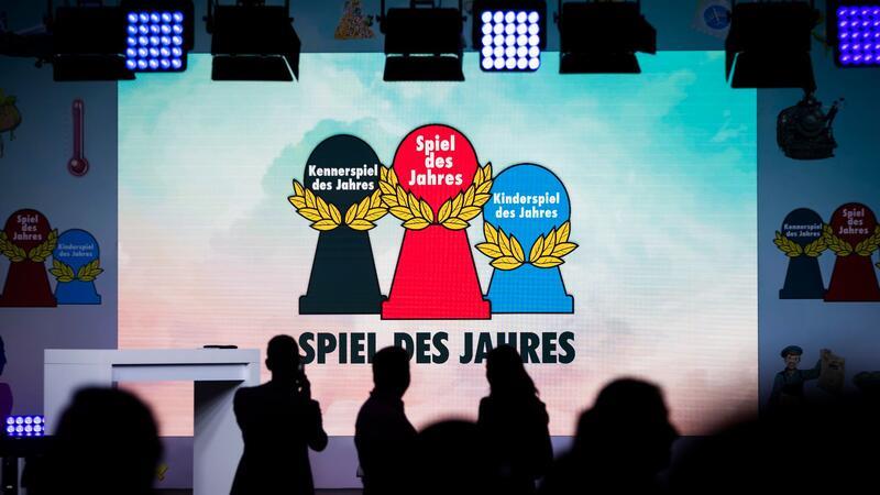 Gemeinsam zum Erfolg: „Sky Team“ ist „Spiel des Jahres 2024“ Erstmals gewinnt ein Zweier-Spiel die renommierte Auszeichnung.