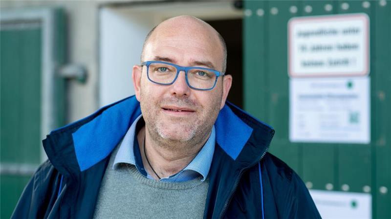 „Geiles Gefühl“ - Anbauverein gibt erstmals Cannabis aus Erstmals ist legal geerntetes Cannabis vom Cannabis Social Club mit dem Vorsitzenden Daniel Keune ausgegeben worden.