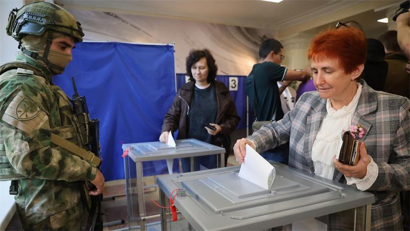 Putins Kriegswahl - Russland wählt neues Parlament Erstmals nehmen auch die neuen von Russland besetzten Gebiete an einer Parlamentswahl teil.