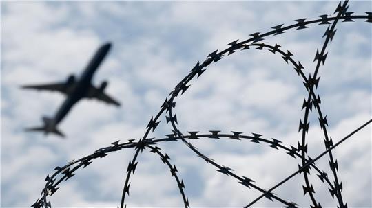 Erstmals seit Beginn des syrischen Bürgerkriegs hat die Bundesregierung einen verurteilten Straftäter nach Syrien abgeschoben.