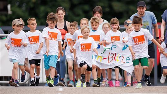 Erstmals seit Jahren gingen die Kinder beim Lauf der Schulen wieder gemeinsam an den Start. Zuletzt gab es wegen der Corona-Pandemie abgespeckte Varianten.