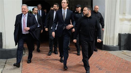 Erstmals sind die US-Unterhändler Witkoff und Kushner in Kiew.