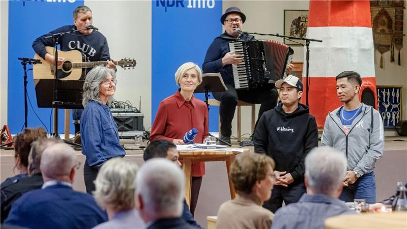 Erstmals wird die Sendung von Susanne Stichler moderiert. 