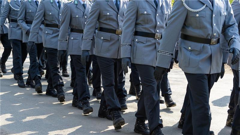 Strom, Bundeswehr, Handy – Was sich im Juni ändert Erstmals wird in Deutschland der Veteranentag gefeiert. (Archivbild)