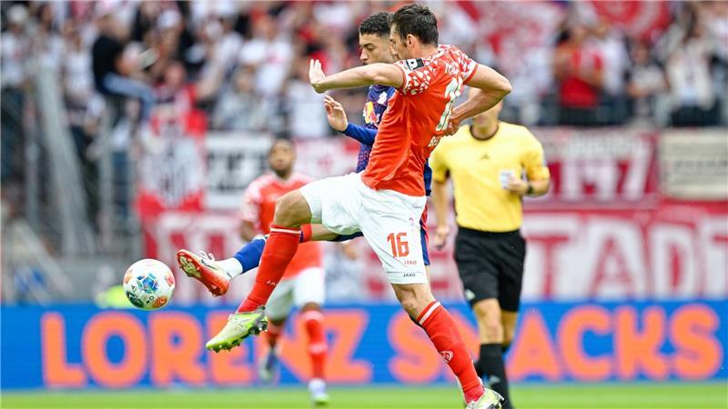Dank Bakayoko: Leipzig siegt in Mainz Erwischte nicht seinen besten Tag: Der Mainzer Stefan Bell.
