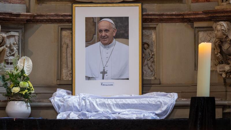 Pontifikalrequiem für Papst Franziskus im Hamburger Marien-Dom Erzbischof Heße feiert am Freitag um 18.15 Uhr ein Pontifikalrequiem für Papst Franziskus im St. Marien-Dom in Hamburg.