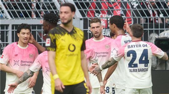 Erzielte das Leverkusener Siegtor: Robert Andrich (M.).