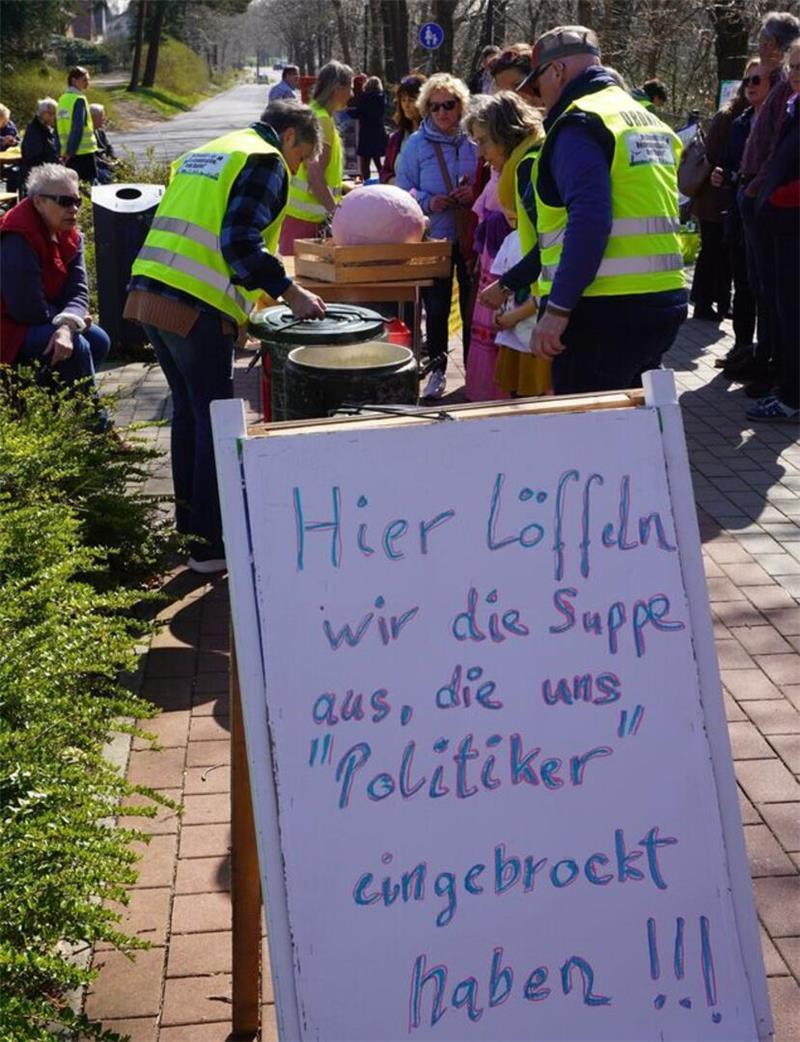 Es gab Erbsensuppe gegen eine kleine Spende.