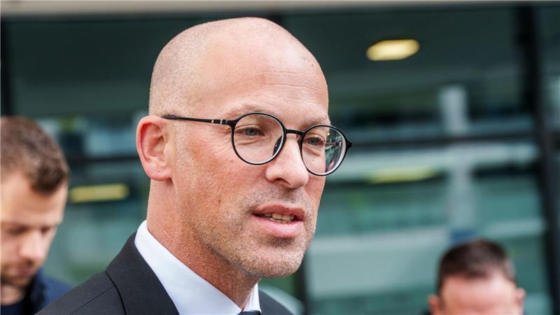 Gewalt bei Festnahmen - Ermittlungen gegen Polizisten Es gebe bislang keine Hinweise auf ein extremistisches Motiv, sagte Oberstaatsanwalt Mies.