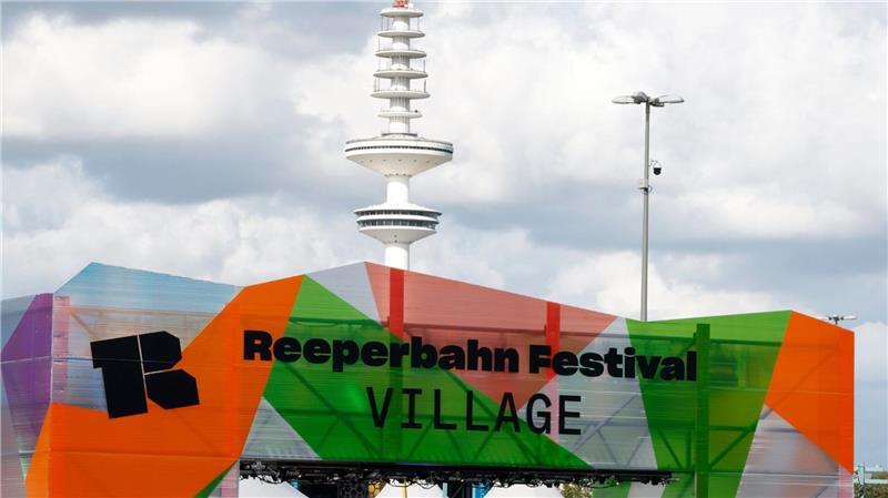 Nina Chuba singt überraschend auf Reeperbahn-Festival Es geht los: Das Reeperbahn-Festival 2025 ist eröffnet und bietet 450 Konzerte auf 65 Bühnen und Spielorten.