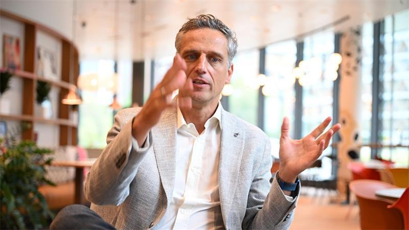 Es geht nach oben mit den Löhnen: Amazon-Deutschlandchef Rocco Bräuniger hofft auf mehr Neueinstellungen. (Archivbild)