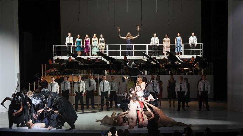 Spielzeiteröffnung an der Staatsoper mit Orffs „Trionfi“ Es geht um Glück und Wohlstand, Liebe und Untreue und die Flüchtigkeit des Lebens.