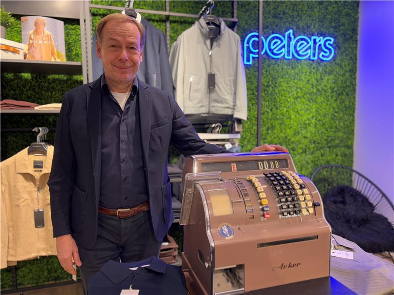 „Es gibt Möglichkeiten, gegen den Onlinehandel zu bestehen", sagt Uli Lennartz vom Modehaus Peters.