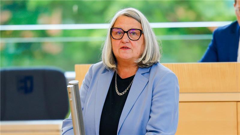 „Es gibt den Beschluss, dass wir im Bildungsbereich nicht weiter sparen werden“, sagt Bildungsministerin Dorit Stenke. (Archivbild) 